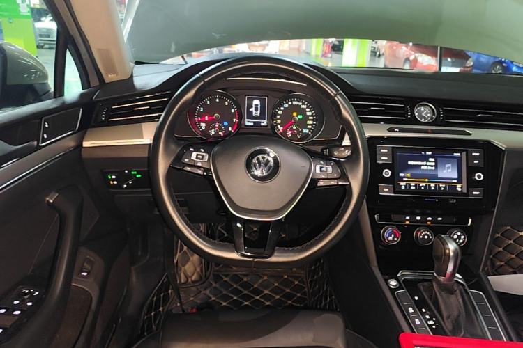 Used Volkswagen Magotan 2018 330TSI DSG Advanced Model Steering Wheel