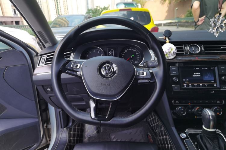 Used Volkswagen Magotan 2018 330TSI DSG Luxury Model Steering Wheel