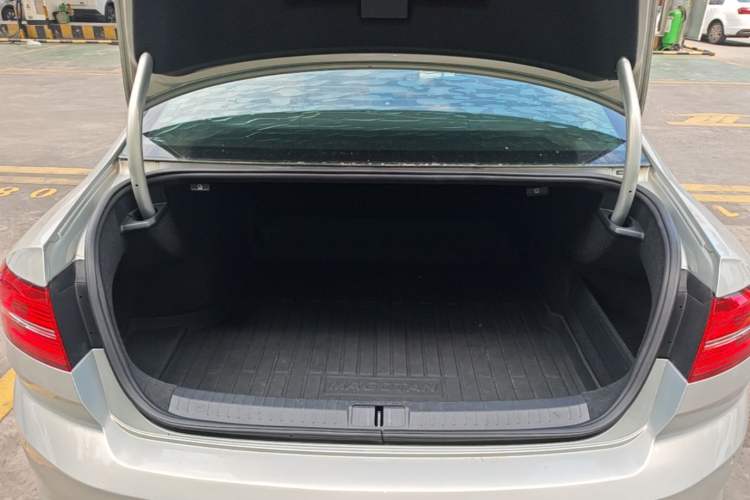 Used Volkswagen Magotan 2018 330TSI DSG Advanced Model Trunk