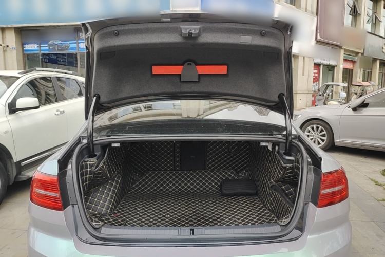 Used Volkswagen Magotan 2018 330TSI DSG Luxury Model Trunk
