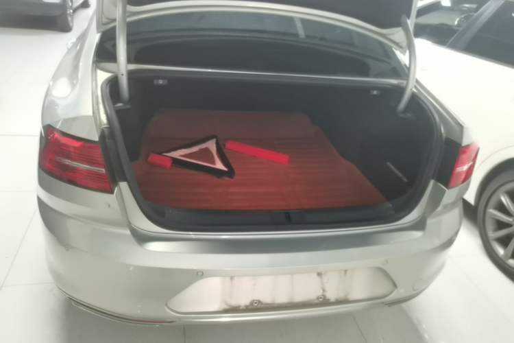 Used Volkswagen Magotan 2018 330TSI DSG Luxury Model Trunk