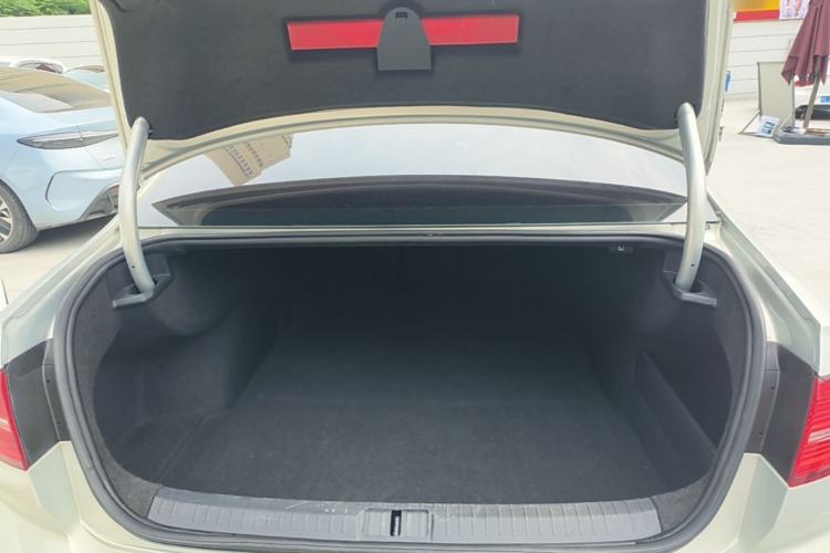 Used Volkswagen Magotan 2018 330TSI DSG Advanced Model Trunk