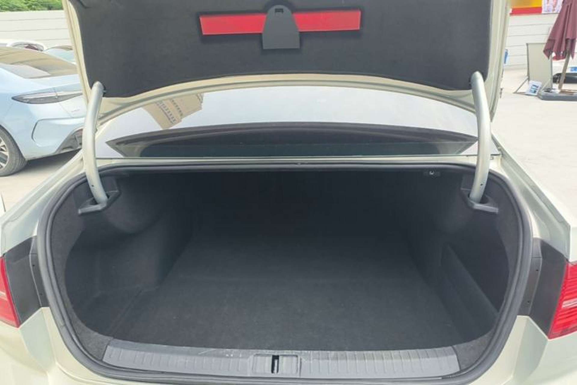 Used Volkswagen Magotan 2018 330TSI DSG Advanced Model Trunk