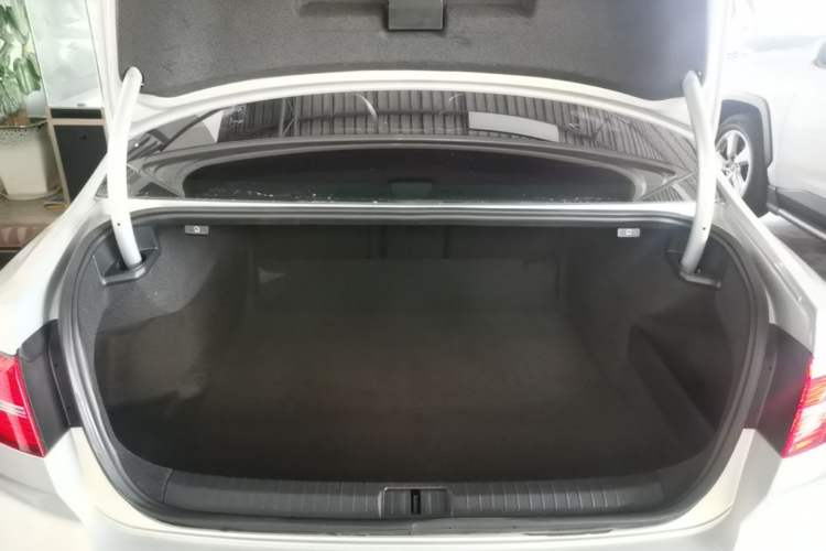 Used Volkswagen Magotan 2018 Facelift 330TSI DSG Luxury Model Trunk