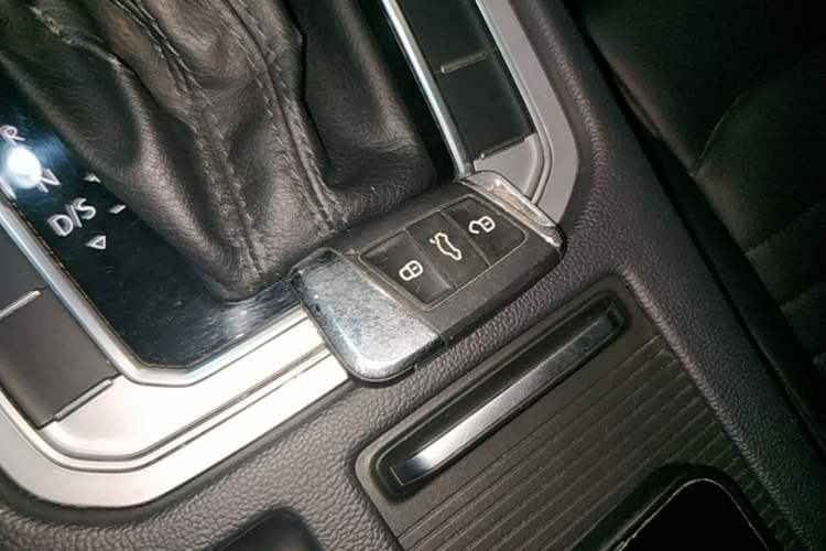 Used Volkswagen Magotan 2018 280TSI DSG Comfort Model Vehicle Key