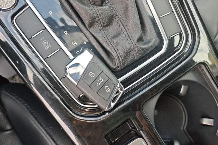 Used Volkswagen Magotan 2018 330TSI DSG Advanced Model Vehicle Key