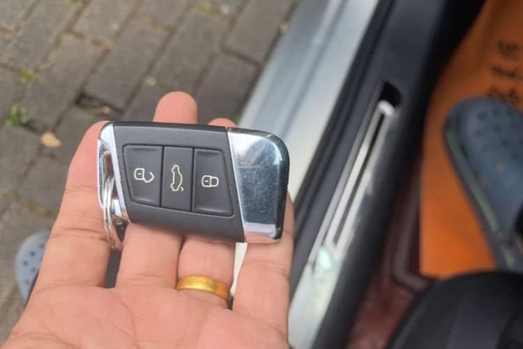 Used Volkswagen Magotan 2018 330TSI DSG Advanced Model Vehicle Key