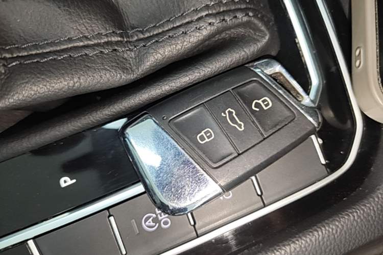Used Volkswagen Magotan 2018 330TSI DSG Luxury Model Vehicle Key