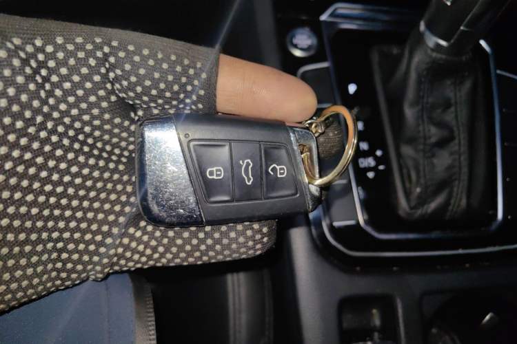 Used Volkswagen Magotan 2018 330TSI DSG Advanced Model Vehicle Key