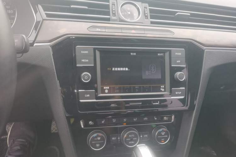 Used Volkswagen Magotan 2018 330TSI DSG Luxury Model Audio And AC Panel