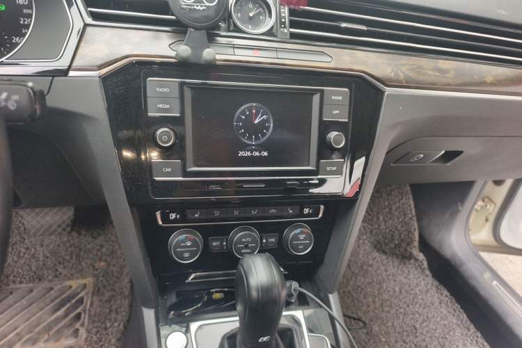 Used Volkswagen Magotan 2018 330TSI DSG Luxury Model Audio And AC Panel