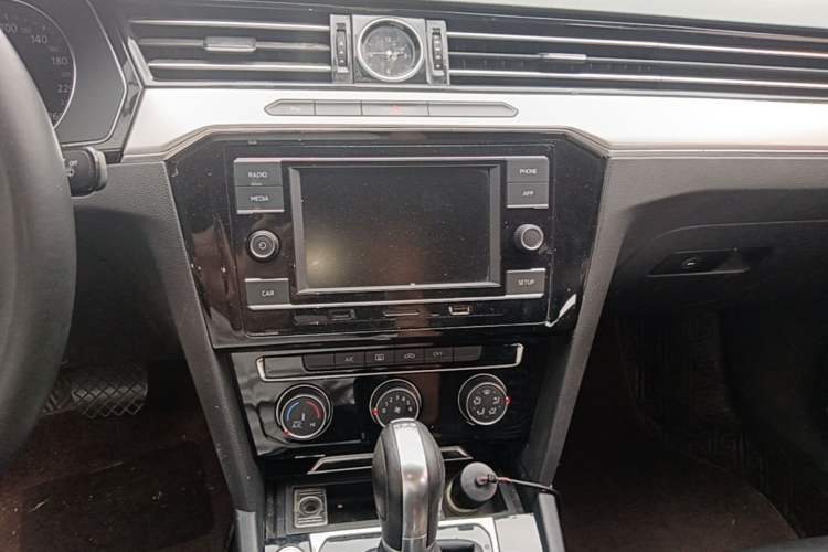 Used Volkswagen Magotan 2018 330TSI DSG Advanced Model Audio And AC Panel