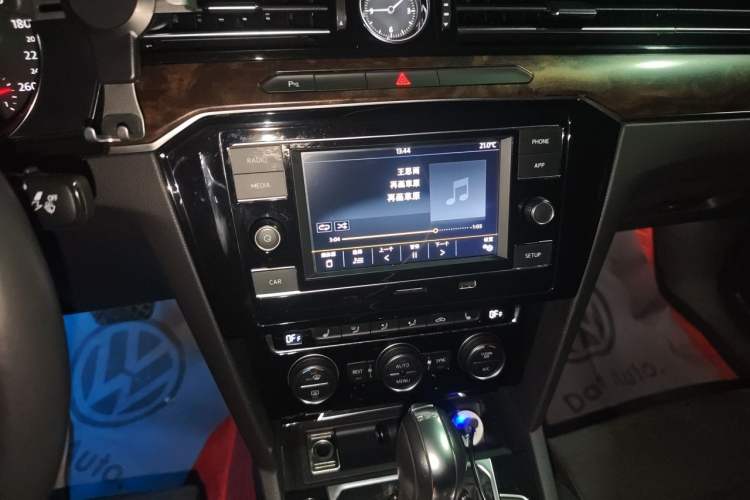 Used Volkswagen Magotan 2018 330TSI DSG Luxury Model Audio And AC Panel
