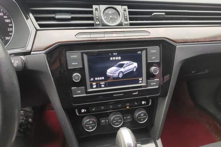 Used Volkswagen Magotan 2018 330TSI DSG Luxury Model Audio And AC Panel