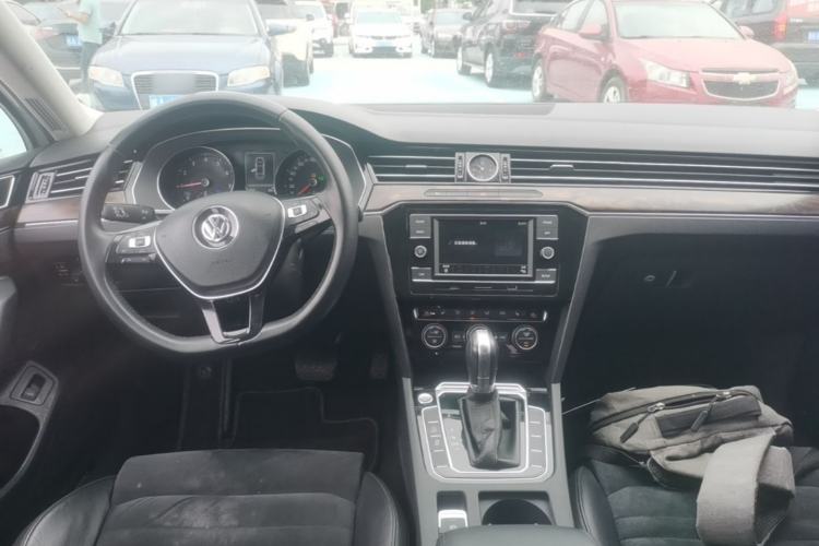 Used Volkswagen Magotan 2018 330TSI DSG Luxury Model Center Console