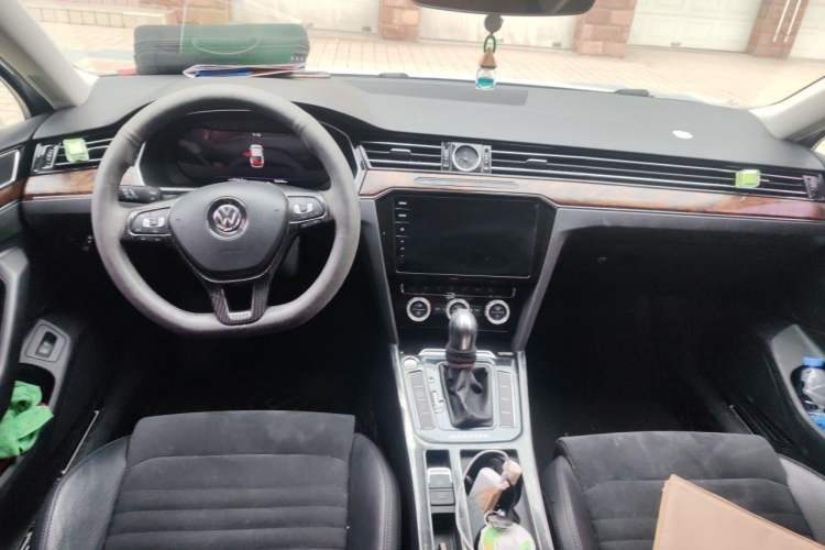 Used Volkswagen Magotan 2018 330TSI DSG Luxury Model Center Console