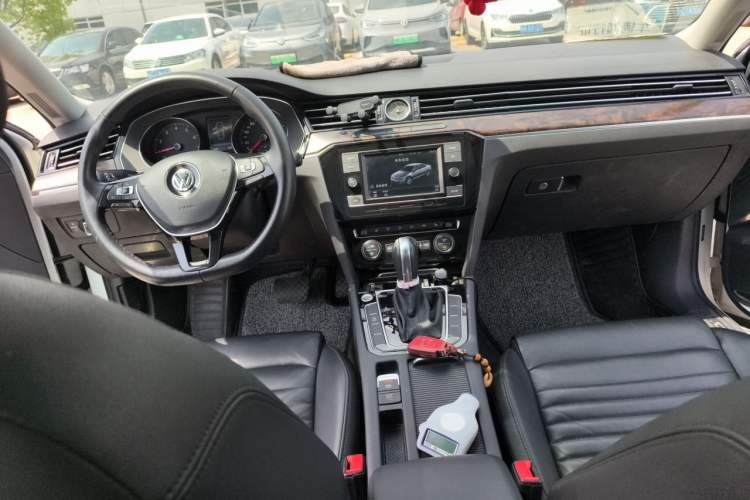 Used Volkswagen Magotan 2018 Facelift 330TSI DSG Luxury Model Center Console
