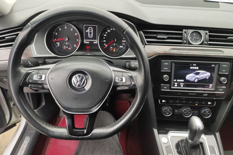 Used Volkswagen Magotan 2018 330TSI DSG Luxury Model Center Console