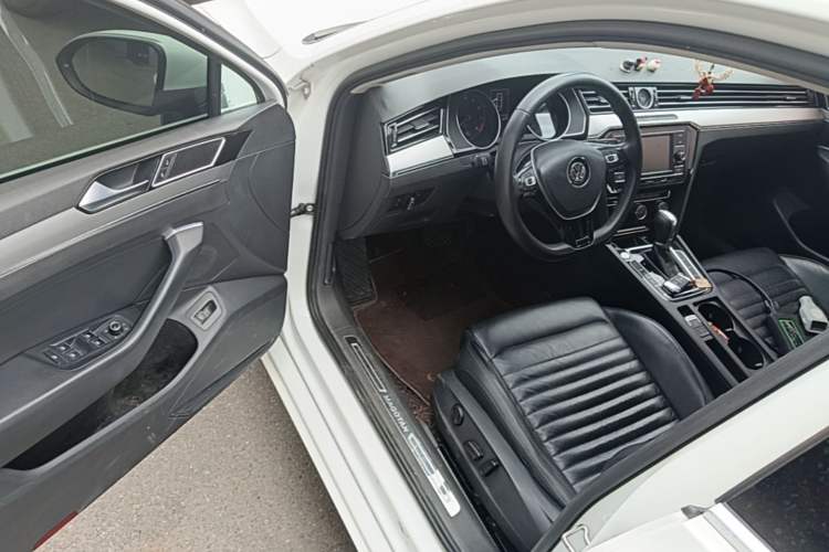 Used Volkswagen Magotan 2018 330TSI DSG Advanced Model Driver Seat