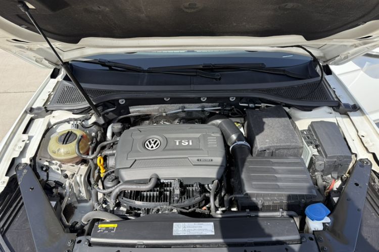 Used Volkswagen Magotan 2018 330TSI DSG Luxury Model Engine Bay