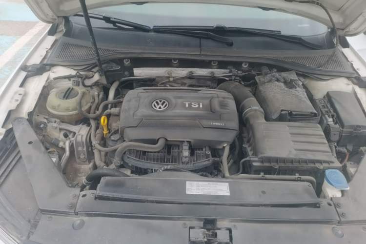 Used Volkswagen Magotan 2018 330TSI DSG Luxury Model Engine Bay