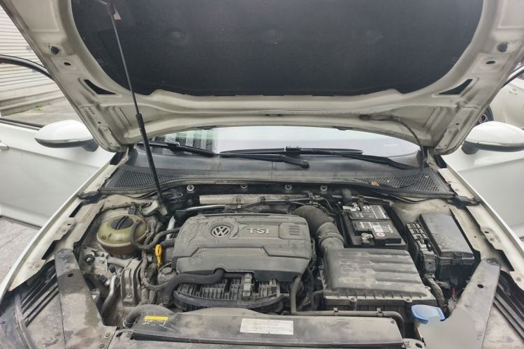Used Volkswagen Magotan 2018 330TSI DSG Luxury Model Engine Bay