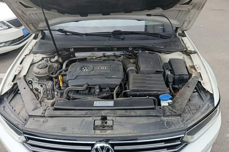 Used Volkswagen Magotan 2018 330TSI DSG Advanced Model Engine Bay