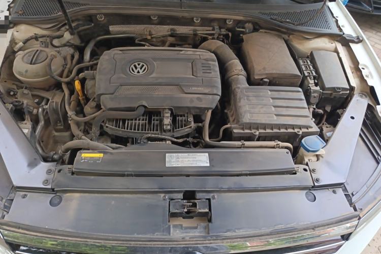 Used Volkswagen Magotan 2018 330TSI DSG Luxury Model Engine Bay