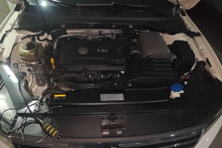 Used Volkswagen Magotan 2018 330TSI DSG Luxury Model Engine Bay