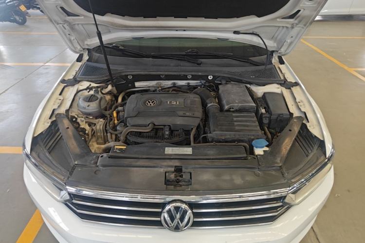 Used Volkswagen Magotan 2018 330TSI DSG Luxury Model Engine Bay