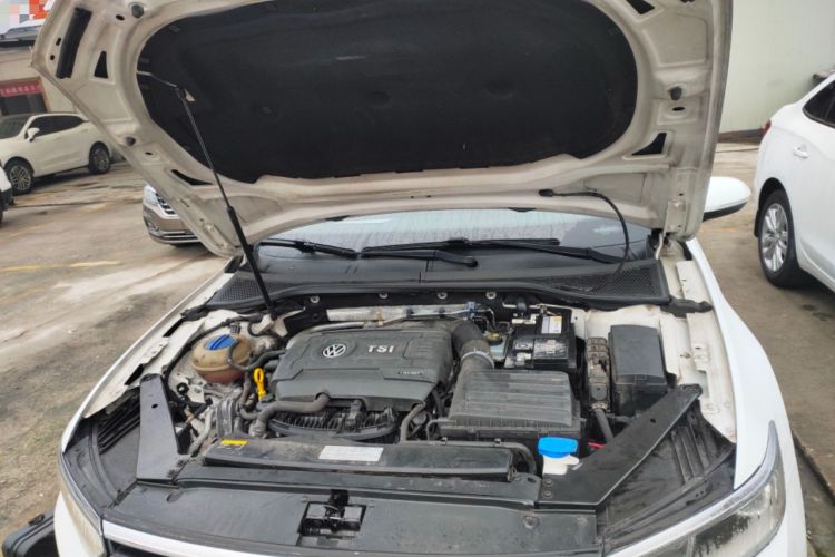 Used Volkswagen Magotan 2018 330TSI DSG Luxury Model Engine Bay