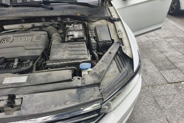 Used Volkswagen Magotan 2018 330TSI DSG Luxury Model Engine Bay Left