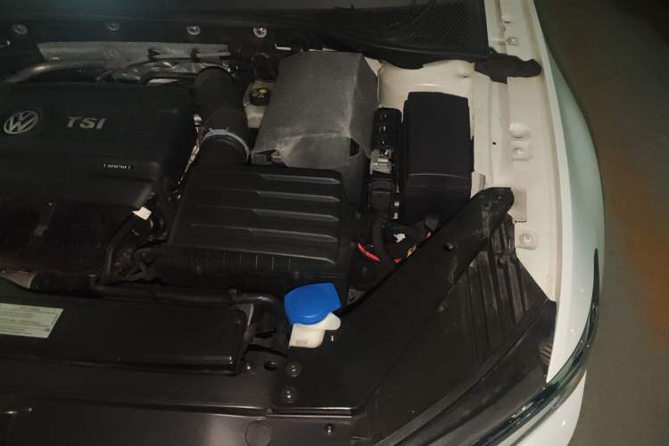 Used Volkswagen Magotan 2018 330TSI DSG Luxury Model Engine Bay Left