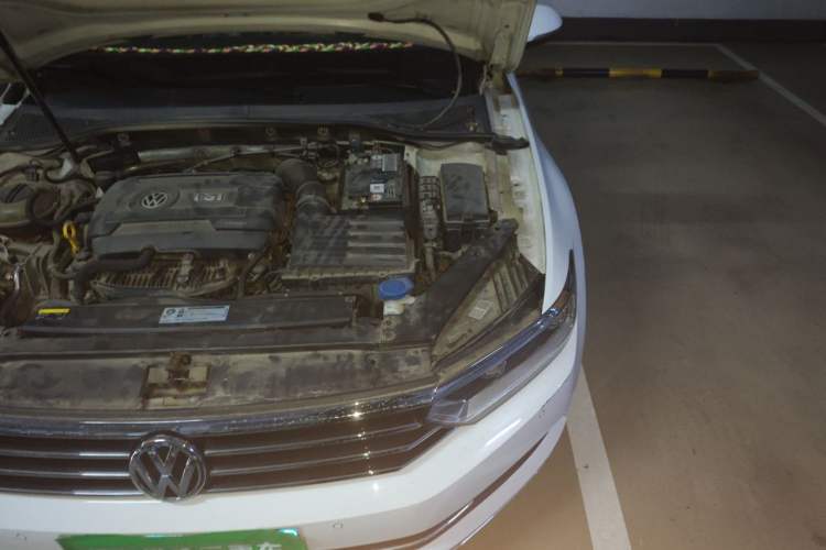 Used Volkswagen Magotan 2018 Facelift 330TSI DSG Luxury Model Engine Bay Left