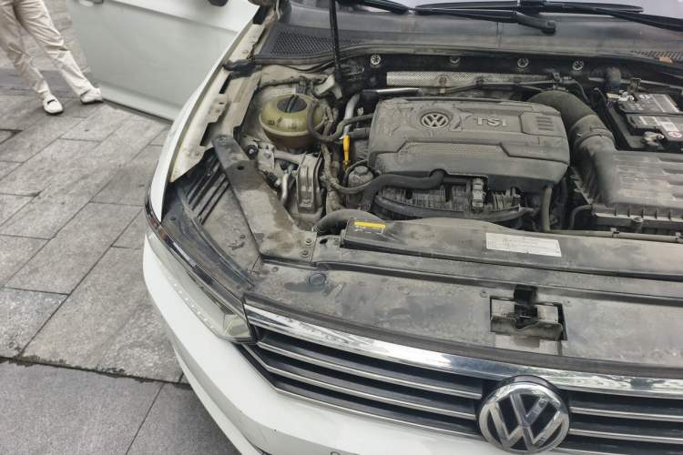 Used Volkswagen Magotan 2018 330TSI DSG Luxury Model Engine Bay Right