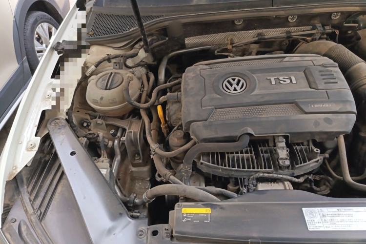 Used Volkswagen Magotan 2018 330TSI DSG Luxury Model Engine Bay Right