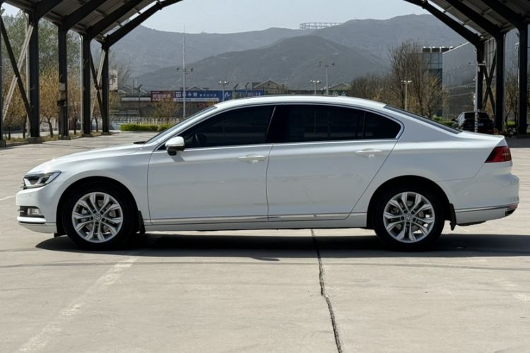 Used Volkswagen Magotan 2018 330TSI DSG Luxury Model Exterior 2
