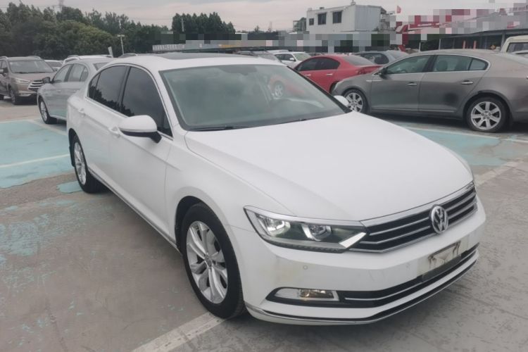 Used Volkswagen Magotan 2018 330TSI DSG Luxury Model Front Right 45 Deg