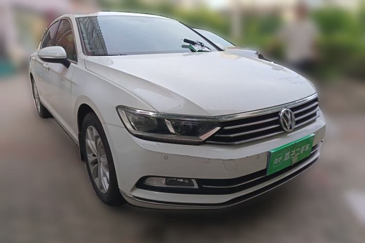 Used Volkswagen Magotan 2018 330TSI DSG Luxury Model Front Right 45 Deg