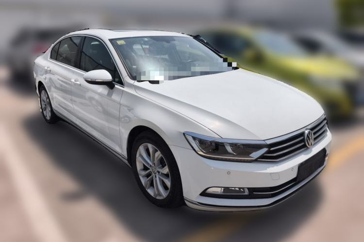 Used Volkswagen Magotan 2018 Facelift 330TSI DSG Luxury Model Front Right 45 Deg