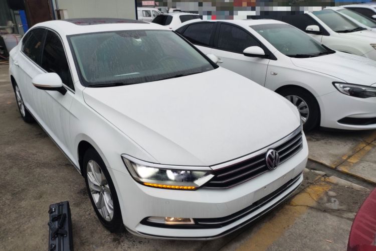 Used Volkswagen Magotan 2018 330TSI DSG Luxury Model Front Right 45 Deg