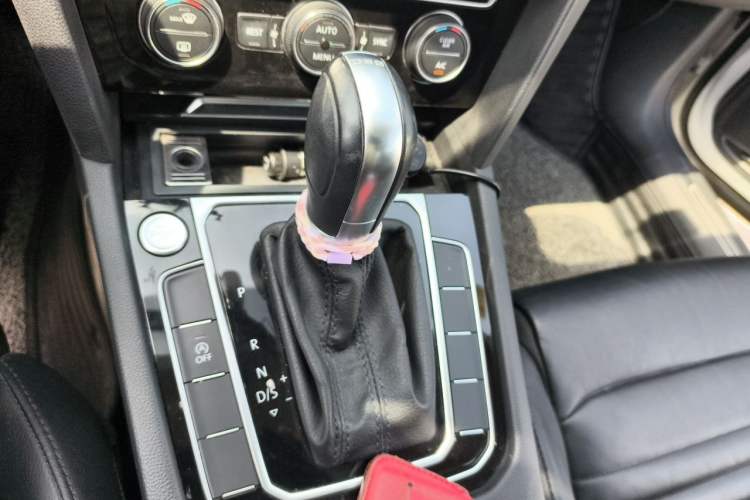 Used Volkswagen Magotan 2018 Facelift 330TSI DSG Luxury Model Gear Lever