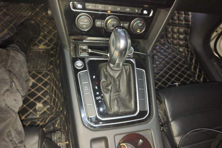 Used Volkswagen Magotan 2018 Facelift 330TSI DSG Luxury Model Gear Lever