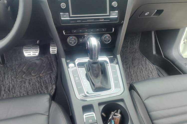 Used Volkswagen Magotan 2018 Facelift 330TSI DSG Luxury Model Gear Lever