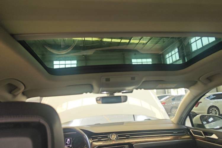 Used Volkswagen Magotan 2018 330TSI DSG Luxury Model Headliner