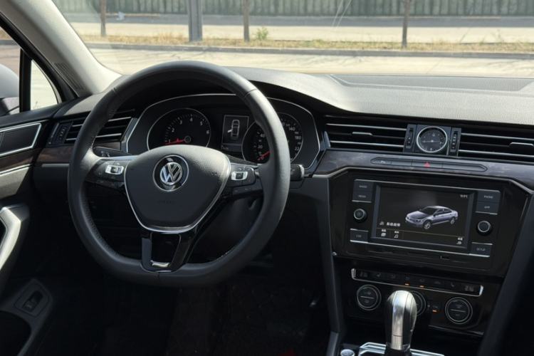 Used Volkswagen Magotan 2018 330TSI DSG Luxury Model Interior 4