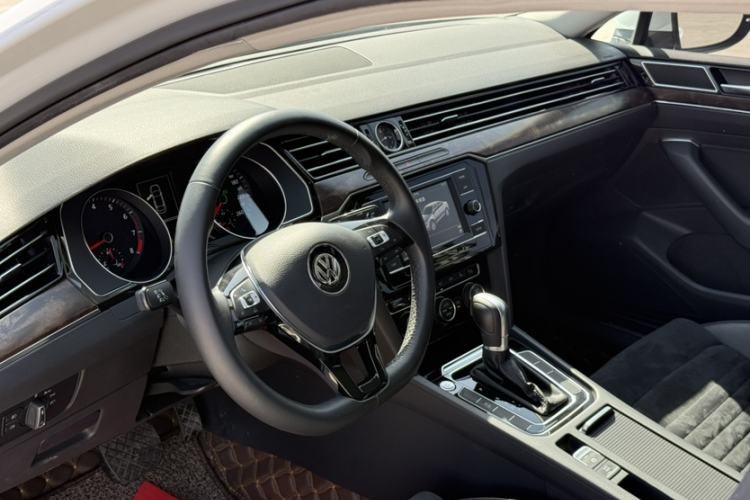 Used Volkswagen Magotan 2018 330TSI DSG Luxury Model Interior 8