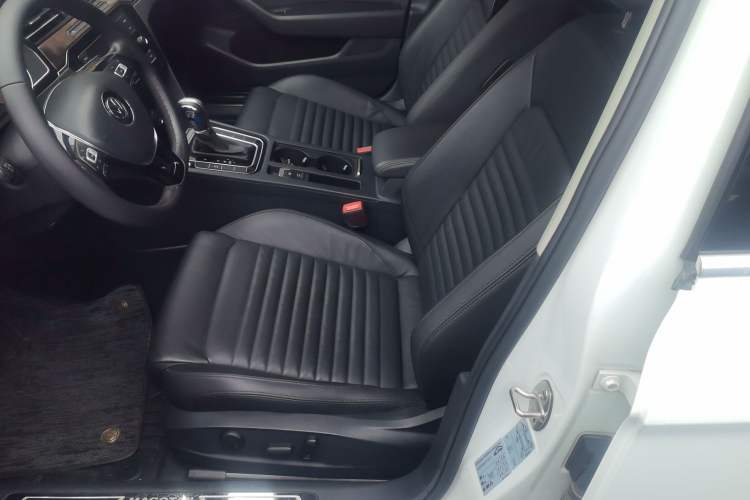 Used Volkswagen Magotan 2018 Facelift 330TSI DSG Luxury Model Left Front Seat