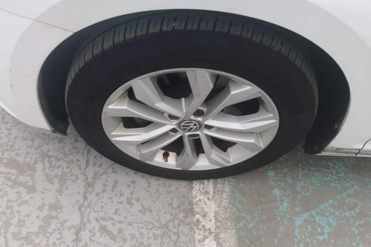 Used Volkswagen Magotan 2018 330TSI DSG Luxury Model Left Front Wheel Hub