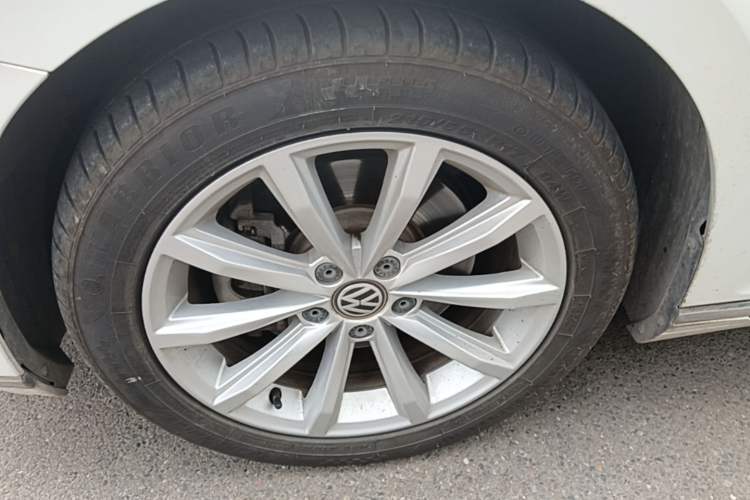 Used Volkswagen Magotan 2018 330TSI DSG Advanced Model Left Front Wheel Hub